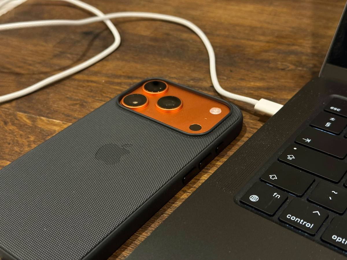 Diagram showing connection between CRM platform and business phone systems