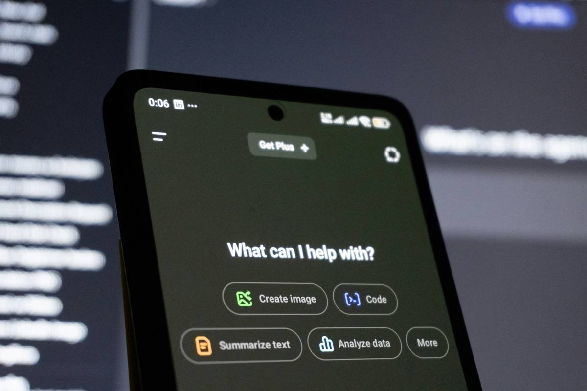 Infographic showing common pain points with business phones without third-party app compatibility